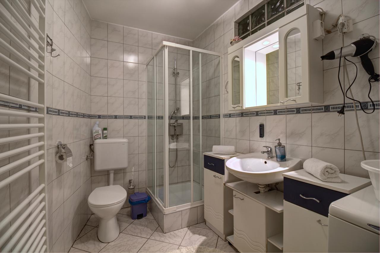 Oazis Apartman Eger Ngoại thất bức ảnh