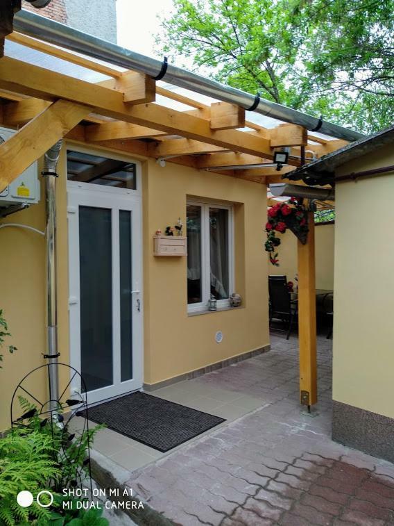 Oazis Apartman Eger Ngoại thất bức ảnh